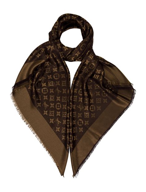 Styling the Louis Vuitton Monogram Shine Shawl